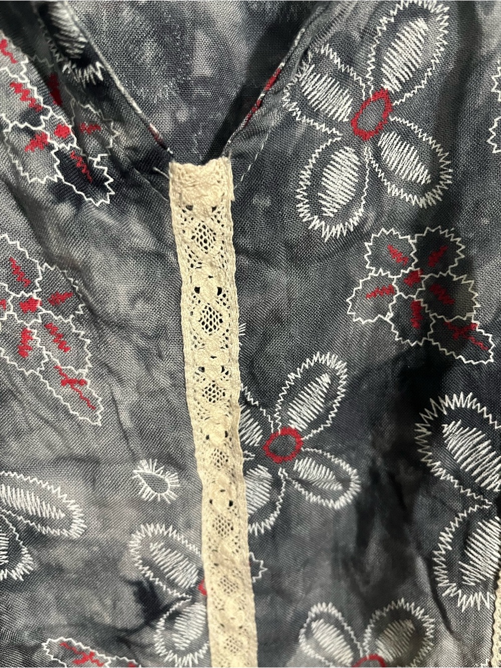 Umgee Boho Black/Gray Floral Lace Trim V-Neck Cotton Blend Tank Top Size Small - Picture 4 of 9